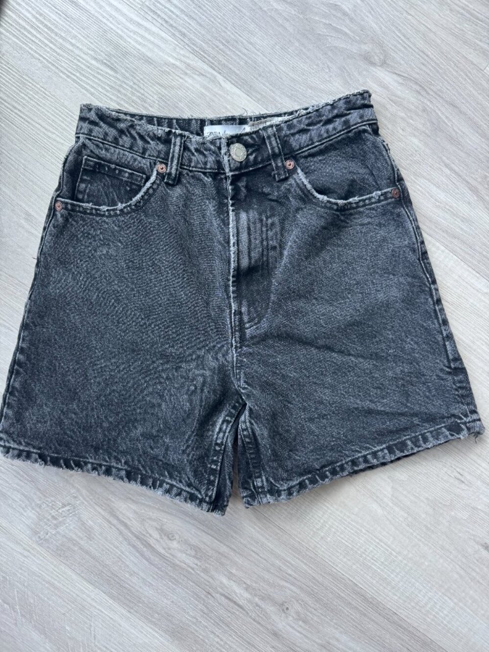 Zara Mom Fit High Rise Denim Shorts Washed Black Faded Charcoal 100% Cotton US 2 - Picture 10 of 16